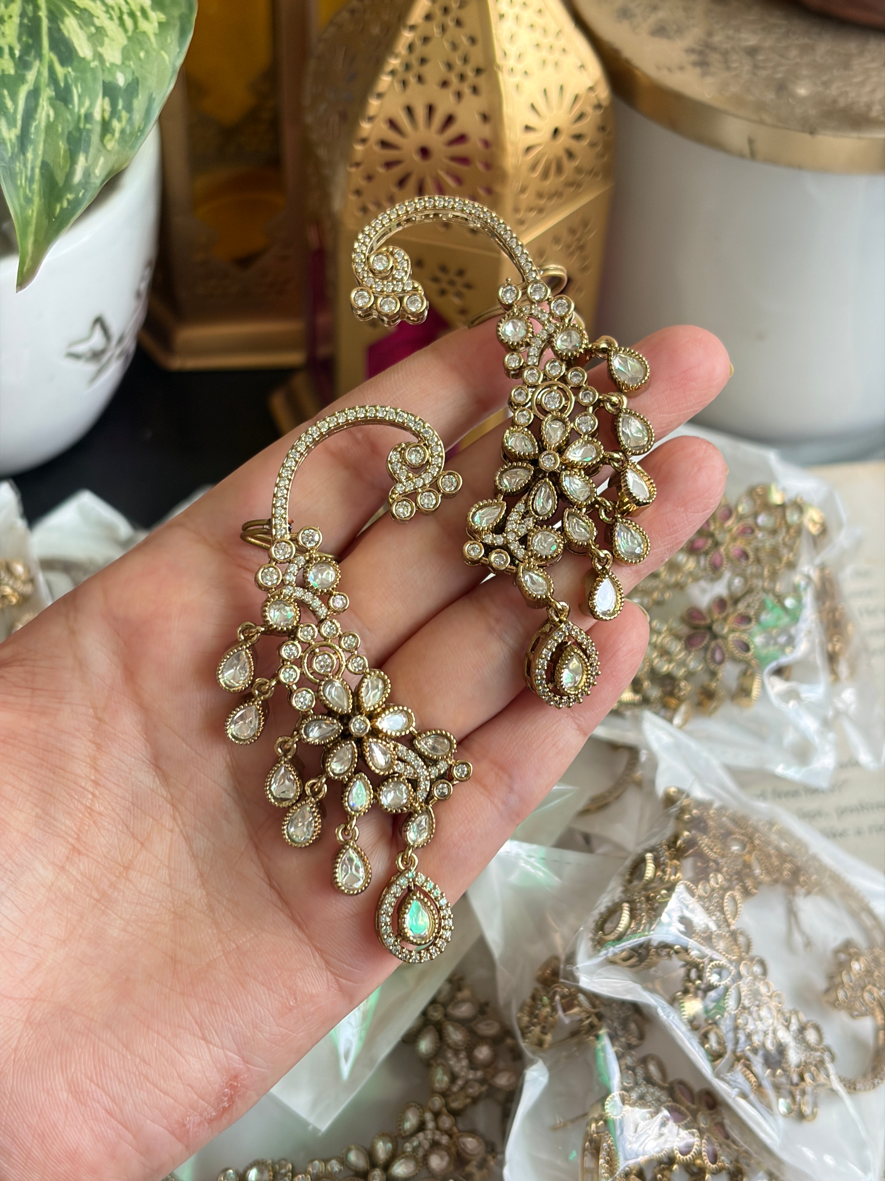 MRUNAL Earcuff