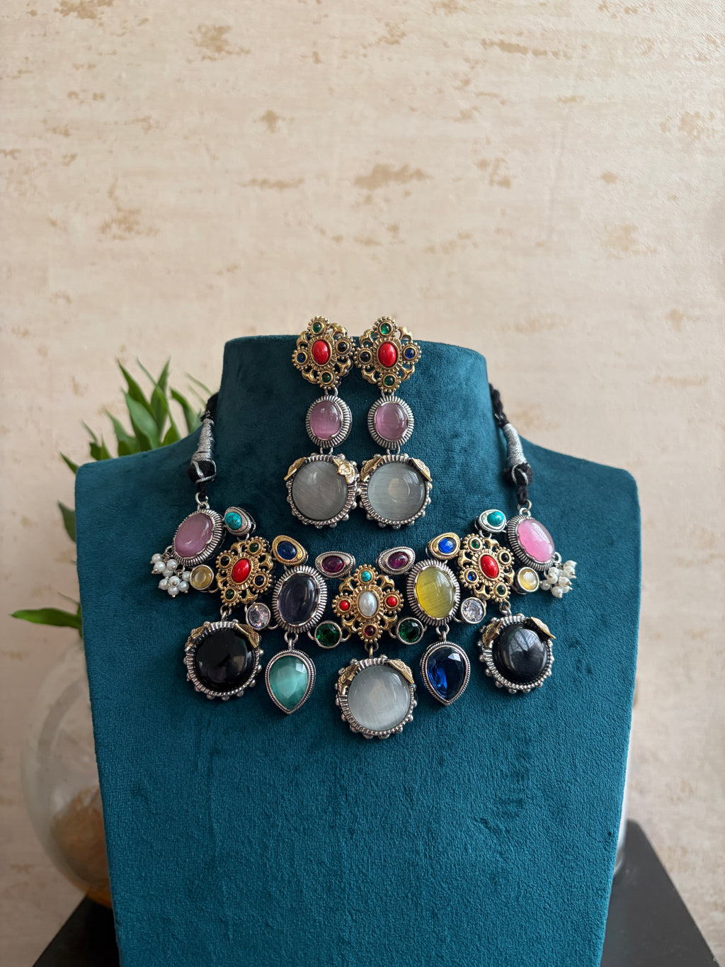 MADHURA Set