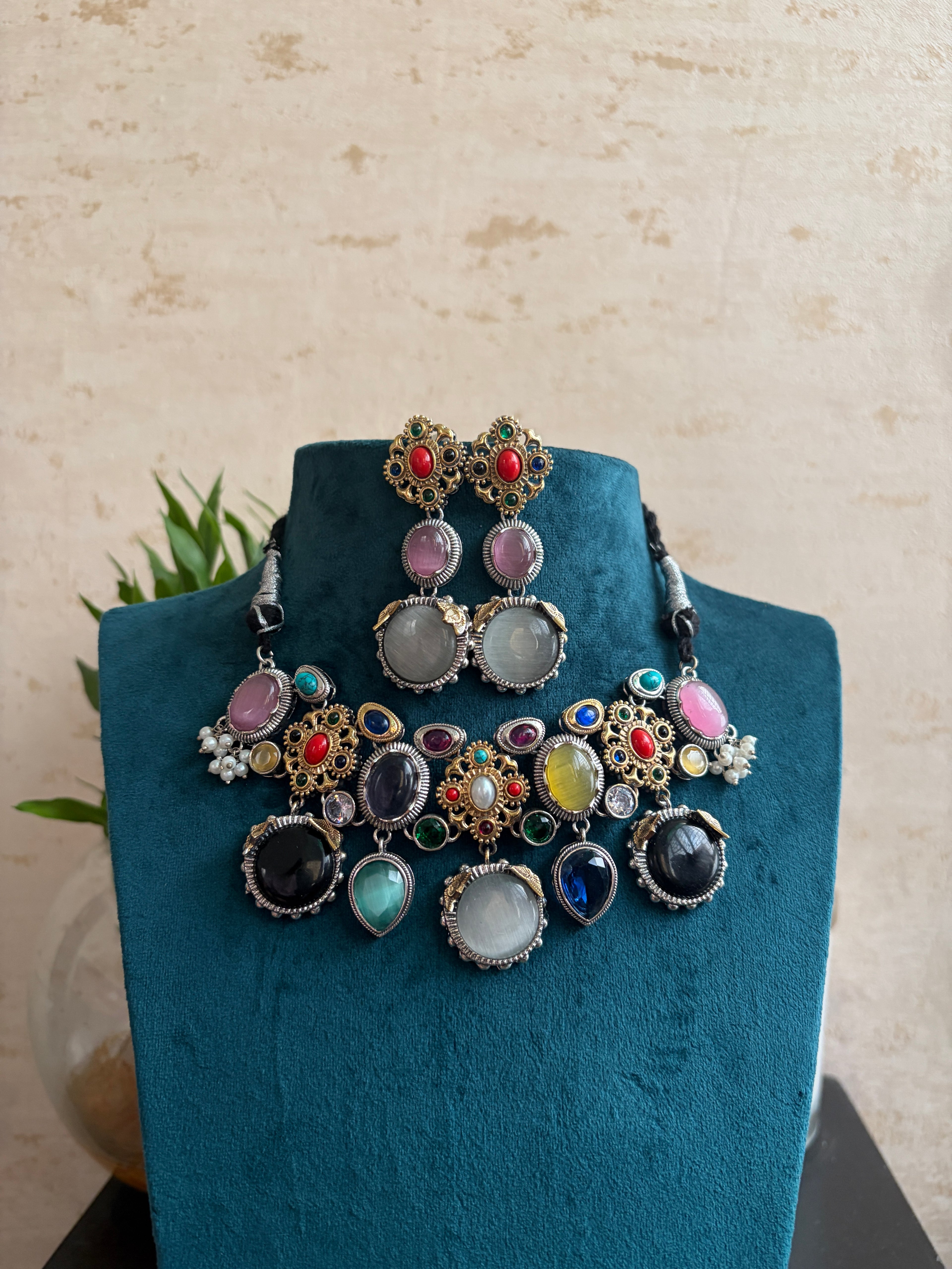 MADHURA Set