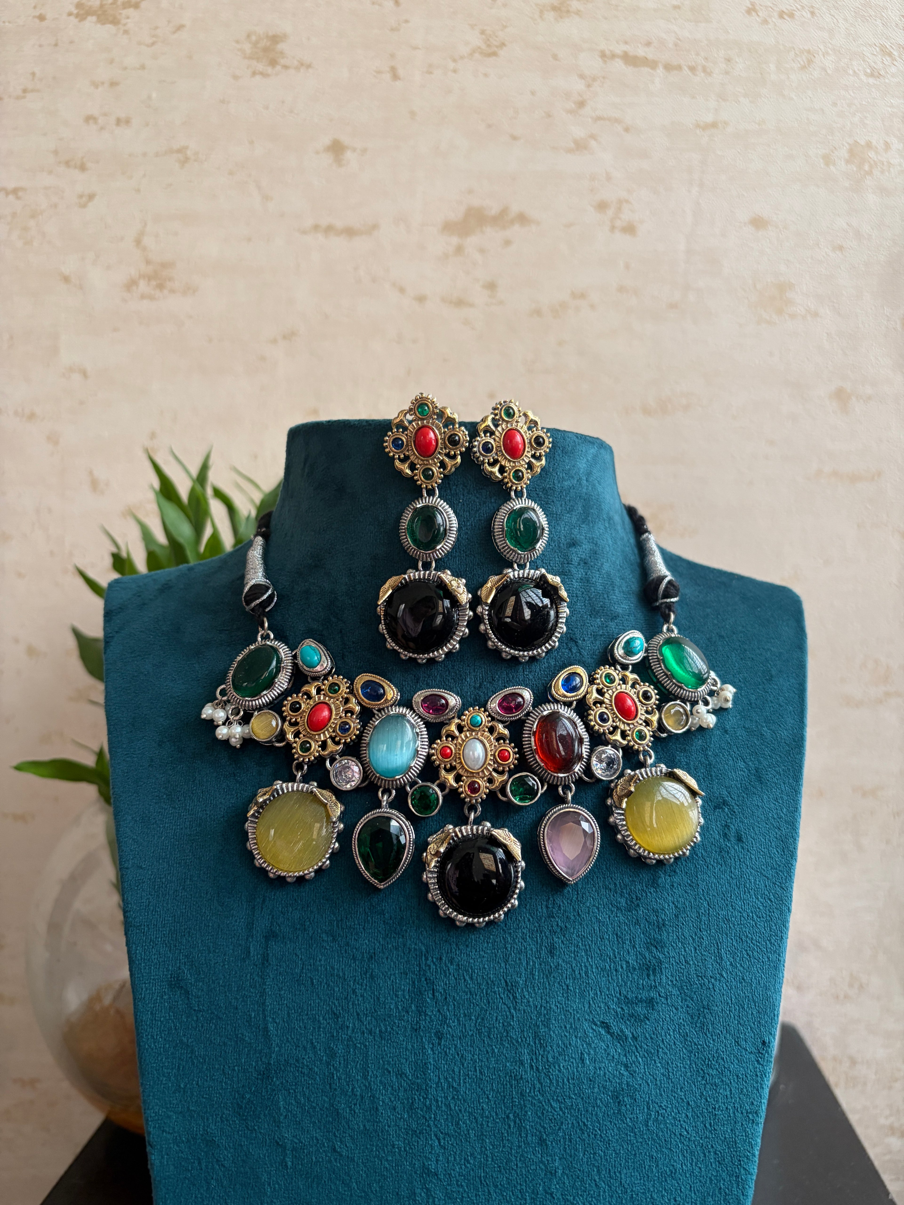 MADHURA Set