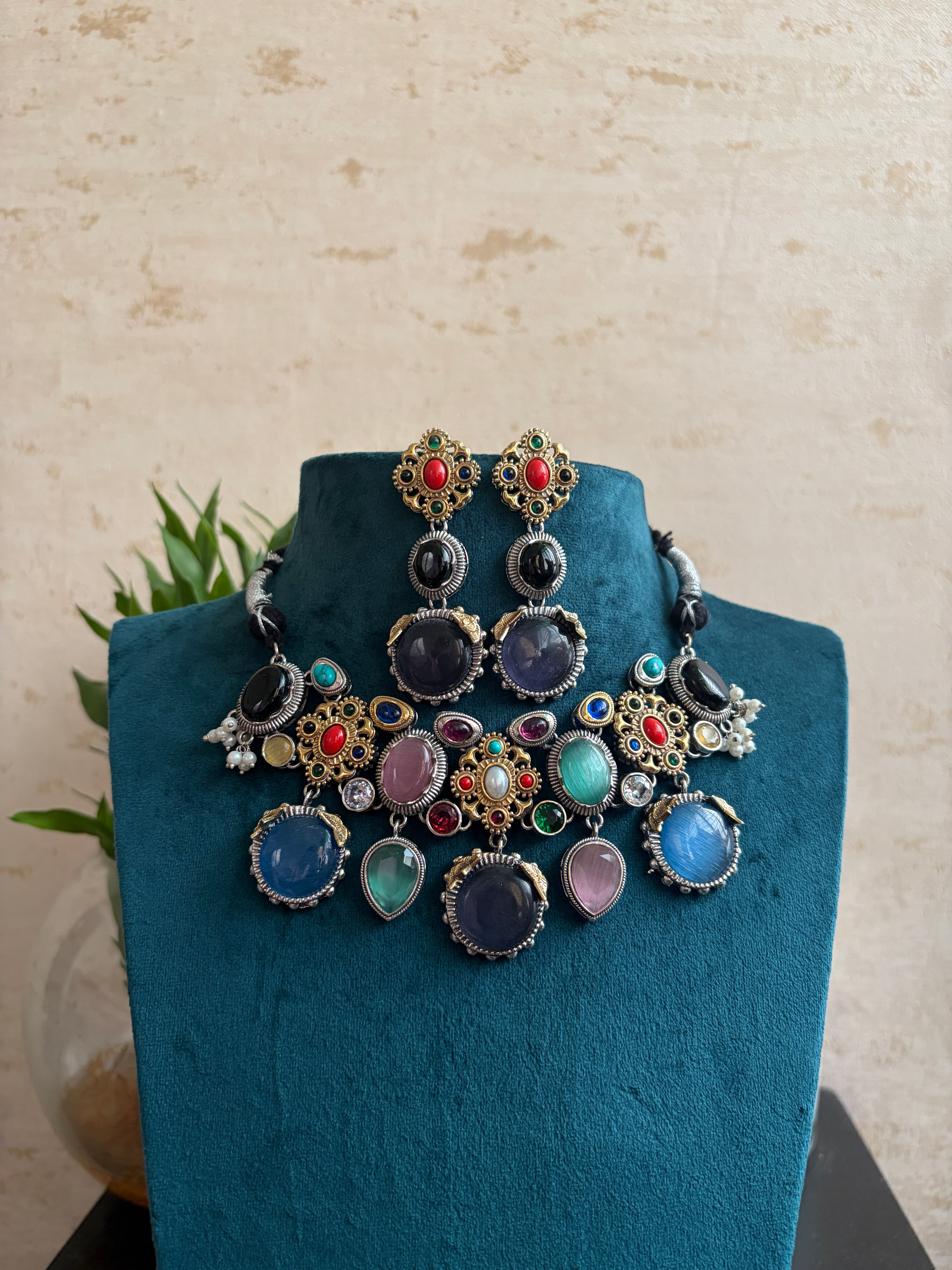 MADHURA Set