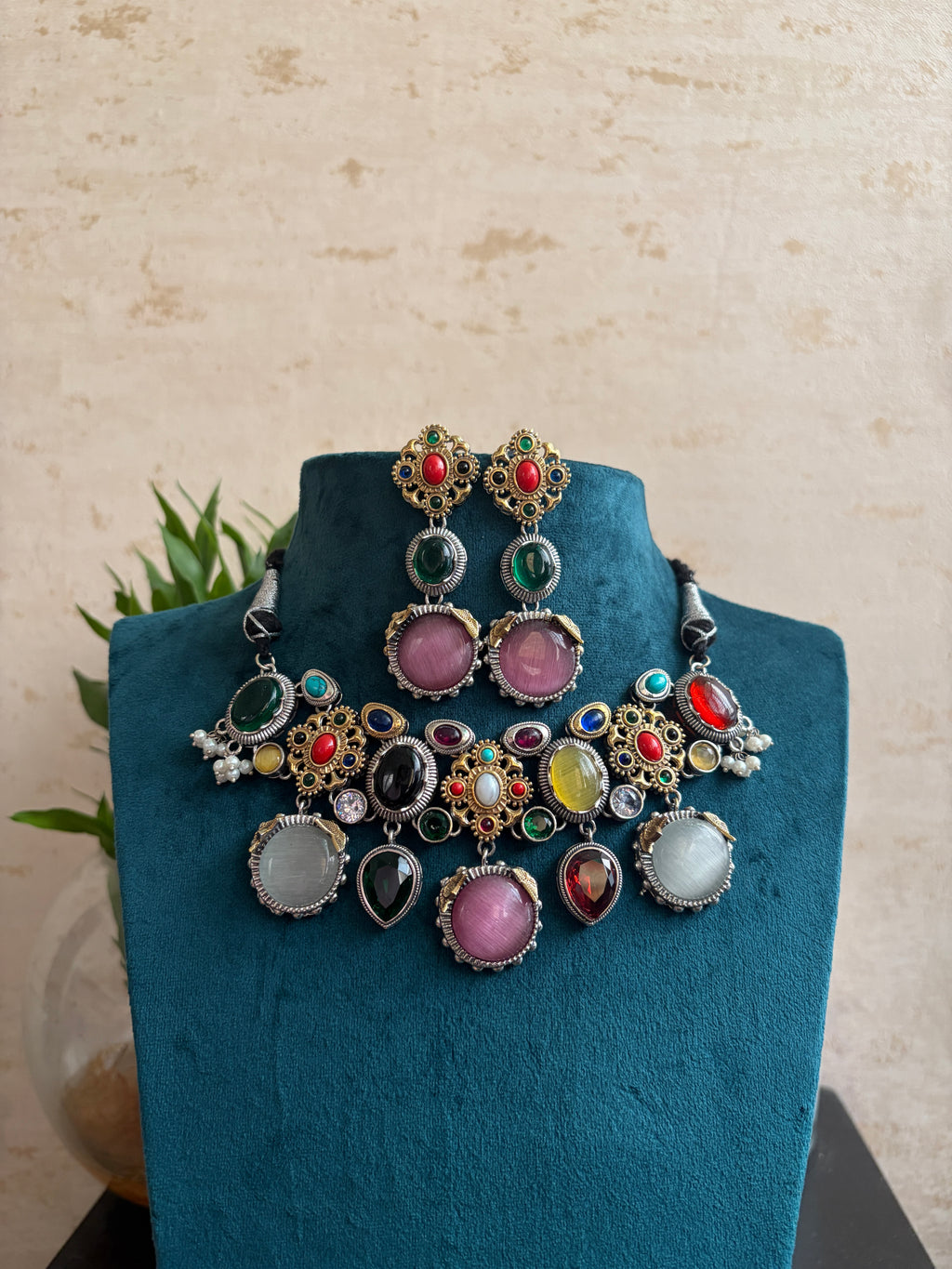 MADHURA Set