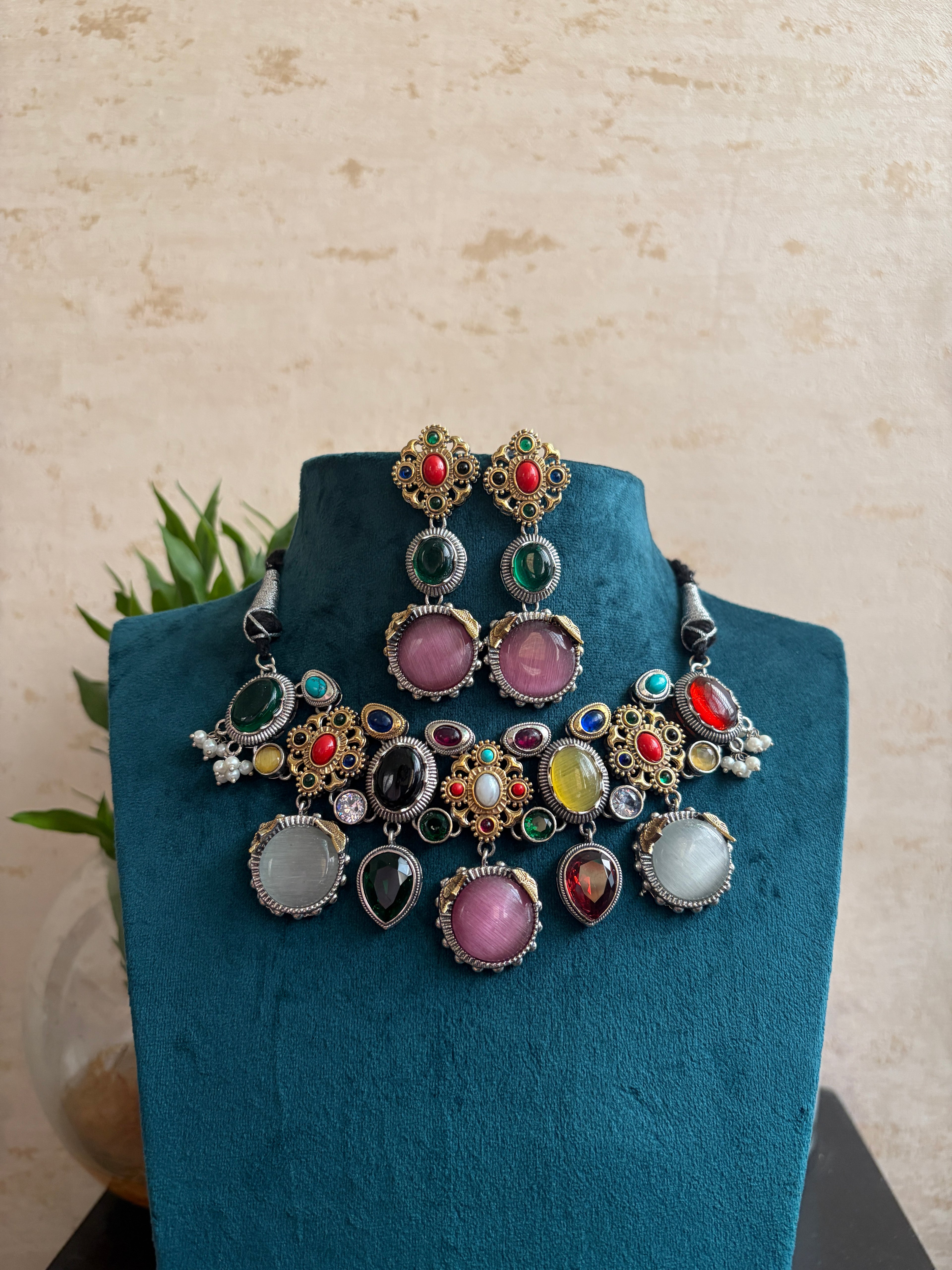 MADHURA Set