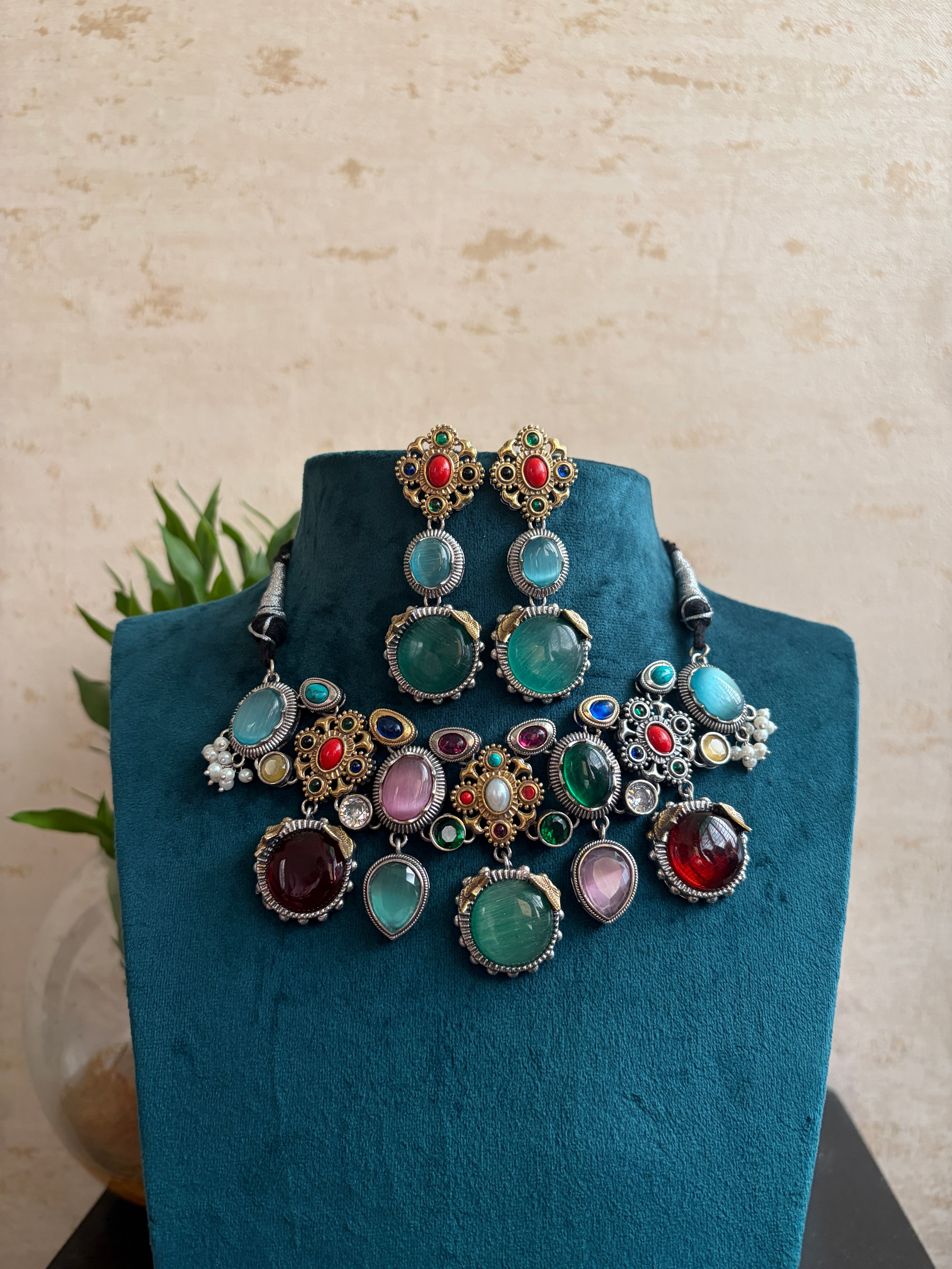 MADHURA Set