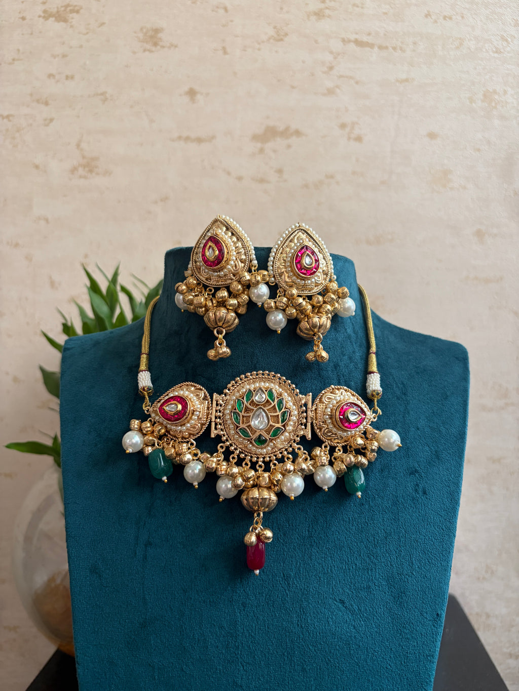 MALVIKA Brass Choker Set