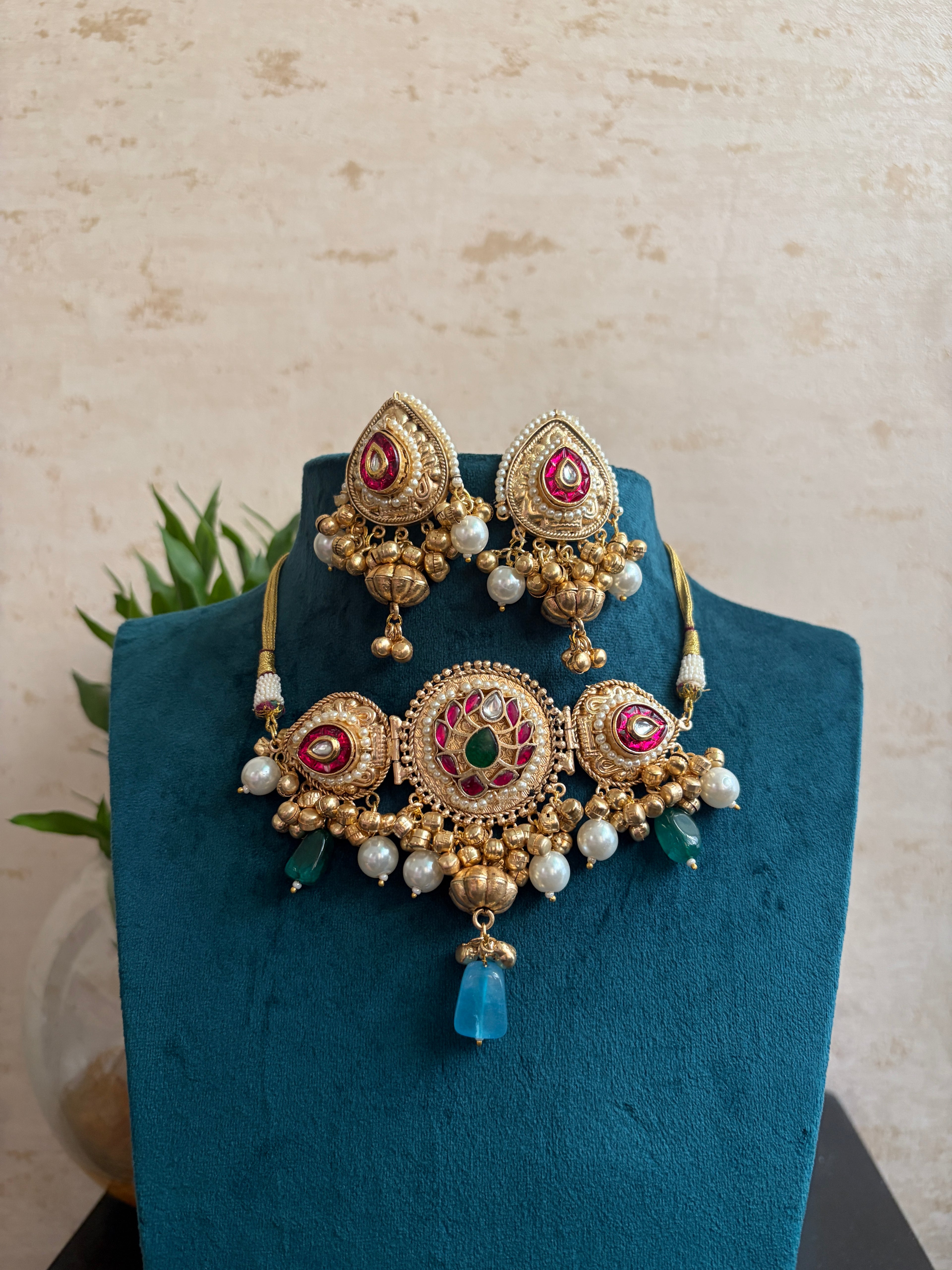 MALVIKA Brass Choker Set