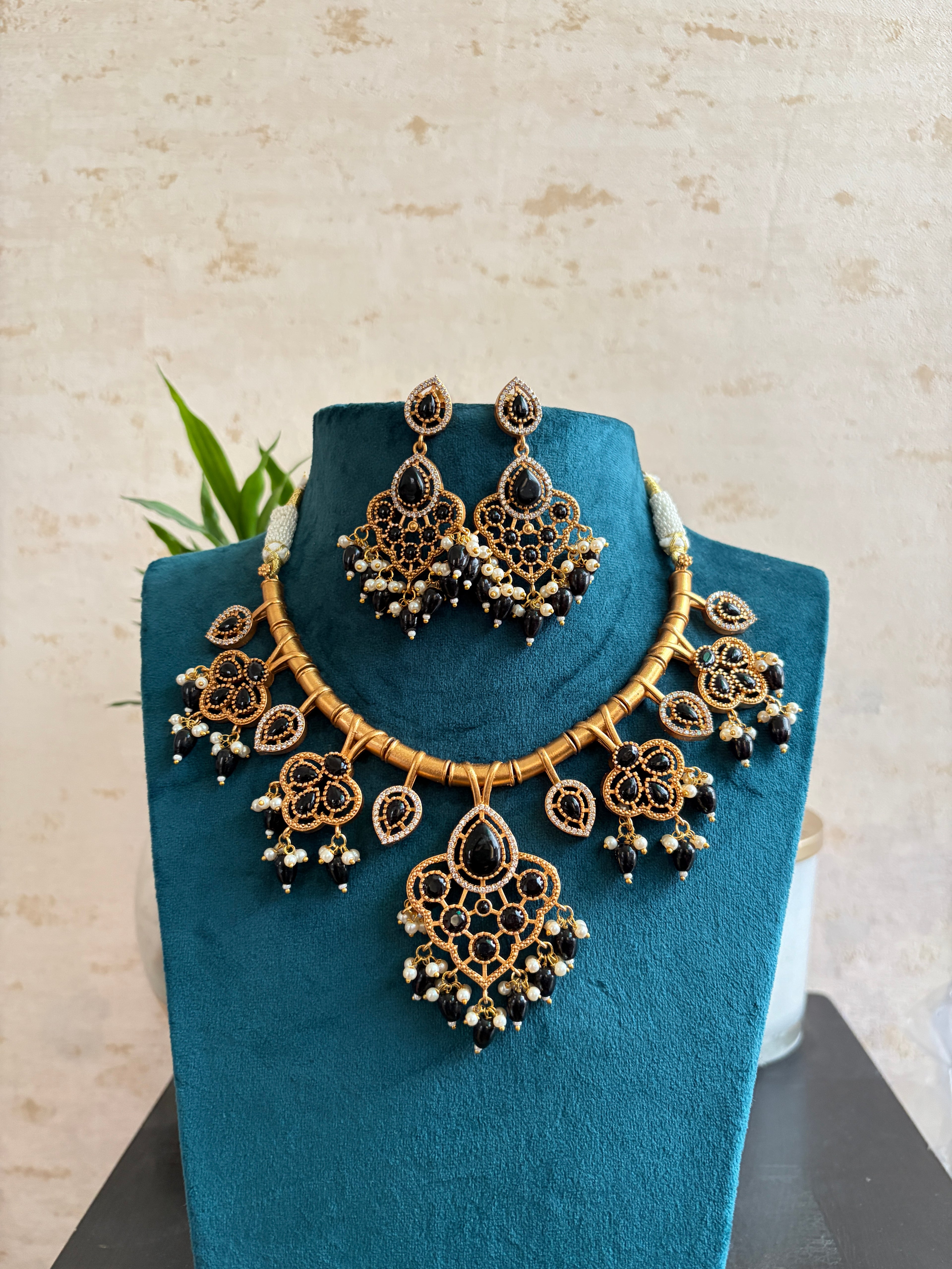 VISHAKHA Necklace Set