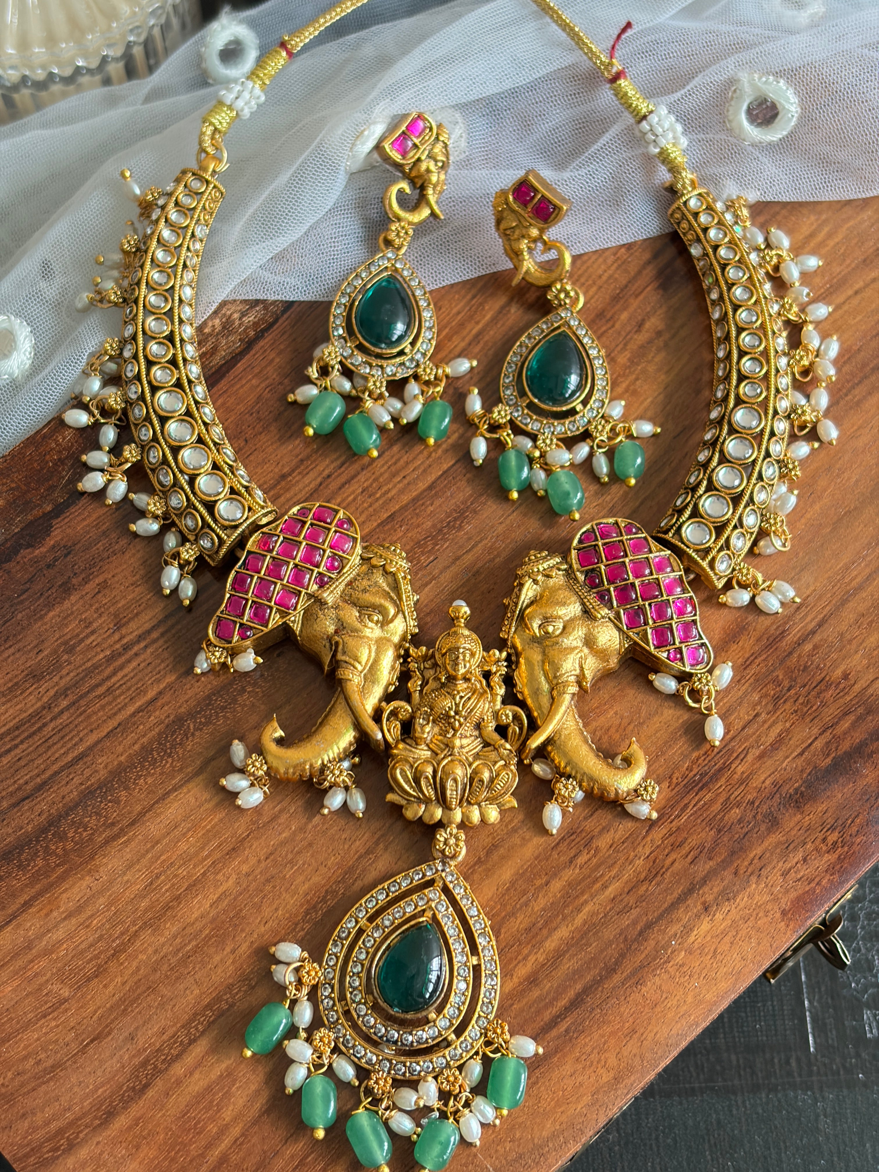 Hathi stone necklace set